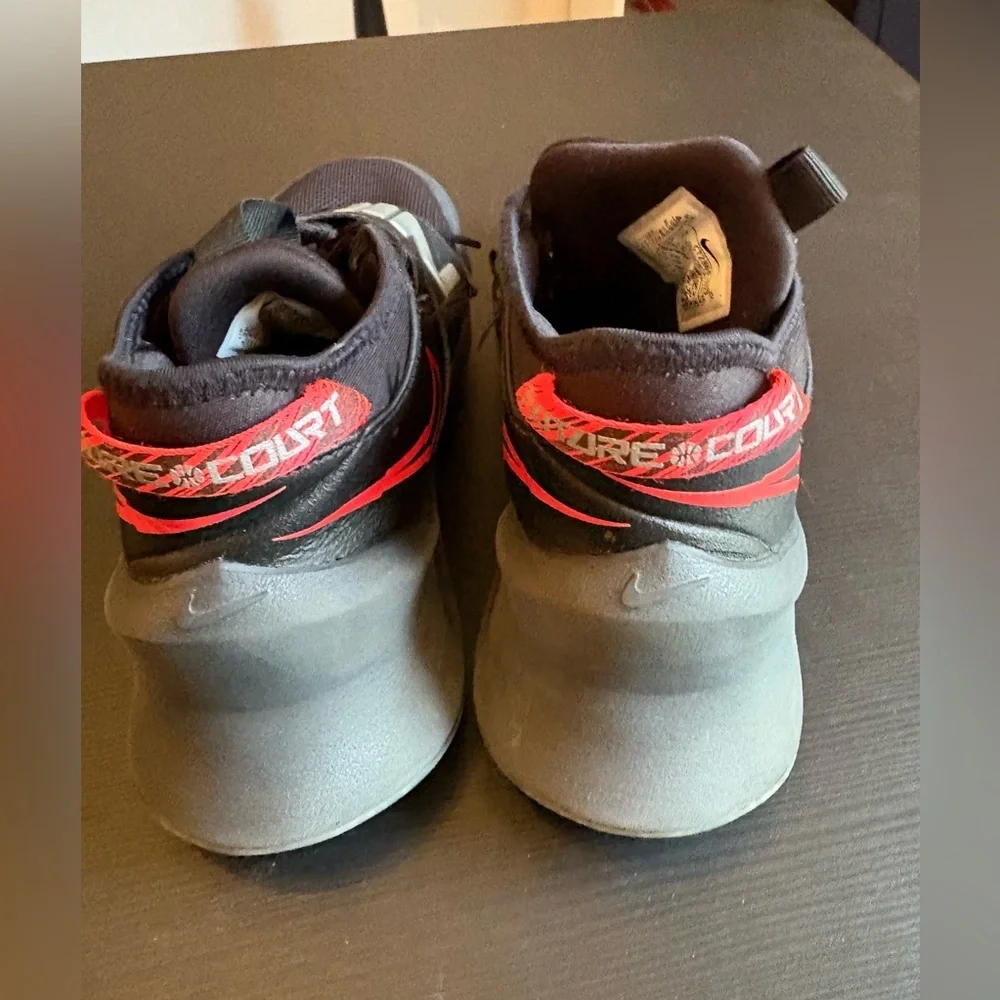 Nike Future Court 3 Grade School Kids' Basketball Shoes Size 4.5